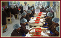 Swati Dry Fruits, Mumbai, India. Wholesale dealers of Dry fruits, Roasted Almonds, Roasted Cashews, Roasted Pistas, Honey-coated Almonds, Mixed Dry Fruits